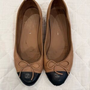 CHANEL Black and Tan Ballet Flats